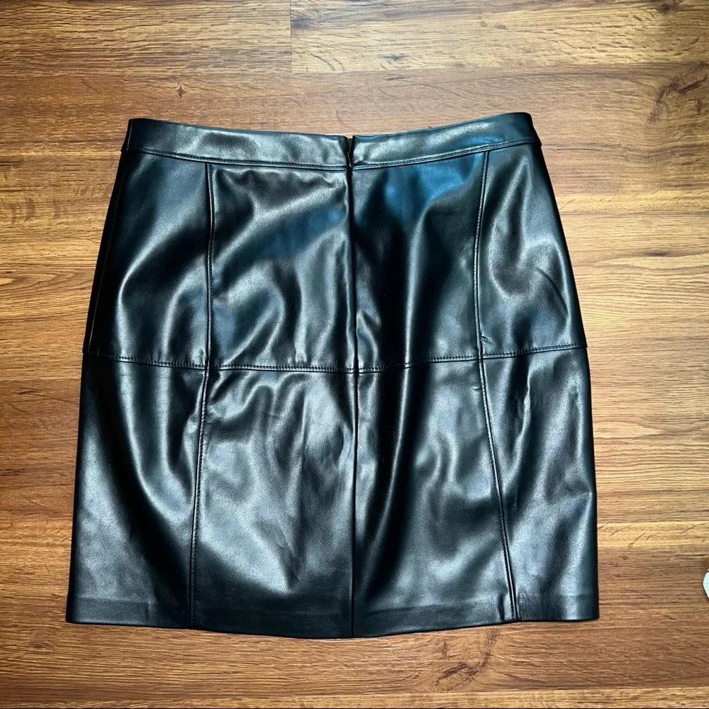 NWT White House Black Market WHBM Vegan Leather Patch Boot Skirt Size 8